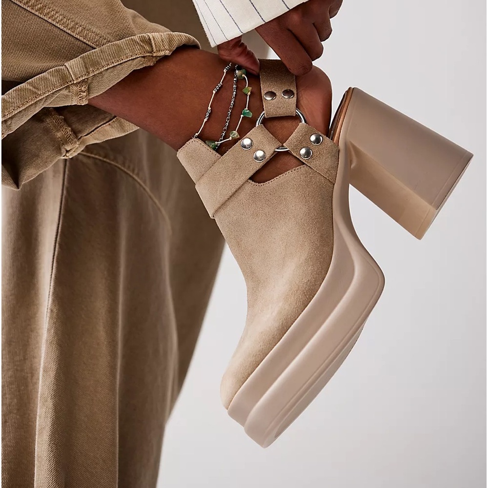 💜 BRAND NEW IN BOX FREE PEOPLE HYBRID HARNESS DIAMOND SUEDE SHOES